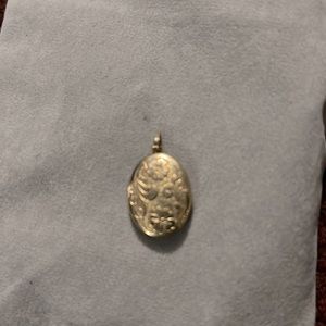 1 inch gold locket